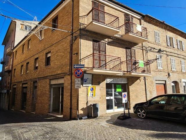Locale Commerciale in vendita a San Lorenzo, Marche