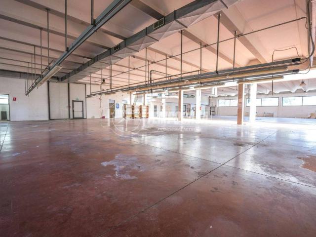 Locale Commerciale in vendita a Marche, Fermo