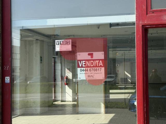 Locale Commerciale in vendita a Montebello Vicentino, Veneto
