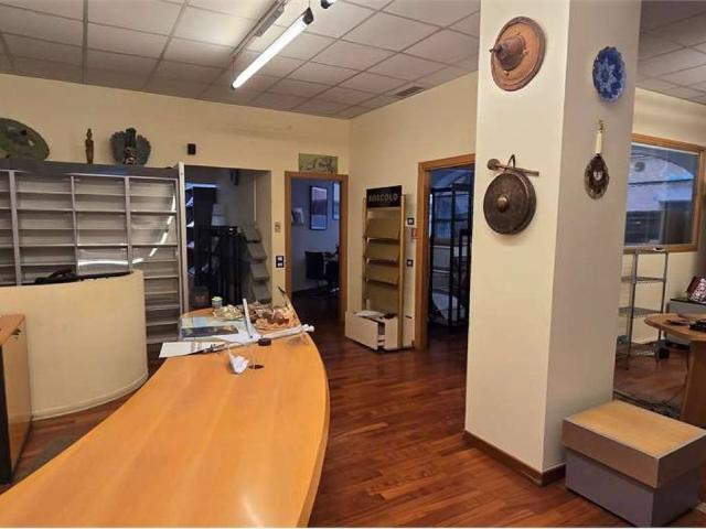Locale Commerciale in vendita a Centro, Montebelluna