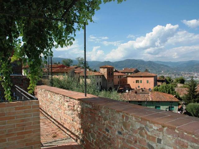 Palazzo in vendita a San Salvatore, Montecarlo