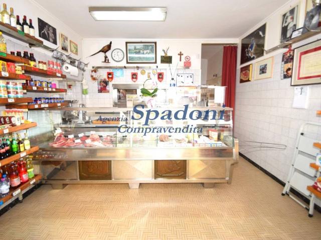 Locale Commerciale in vendita a Montecatini Alto, Montecatini Terme