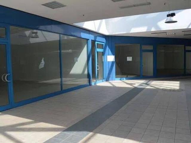 Locale Commerciale in vendita a Gallo, Montecatini Terme