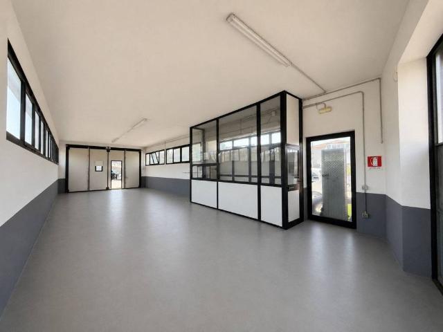 Locale Commerciale in vendita a Gallo, Montecatini Terme