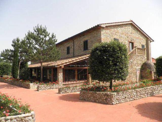 Locale Commerciale in vendita a Montecatini Val Di Cecina, Toscana