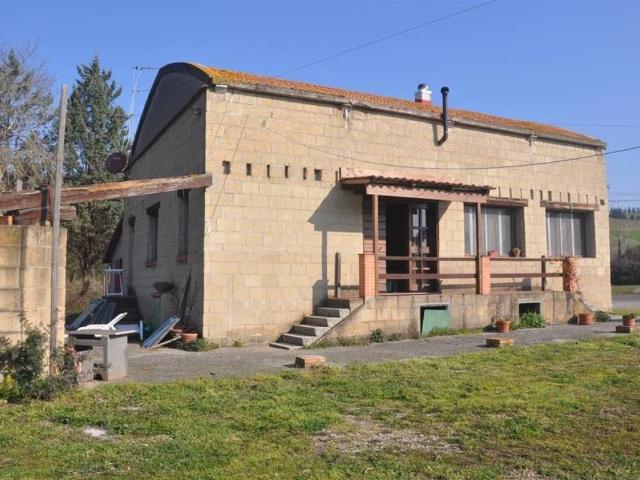 Locale Commerciale in vendita a Montecatini Val di Cecina, Pisa