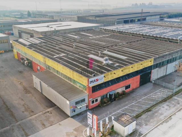 Locale Commerciale in vendita a Montecchio Maggiore, Veneto