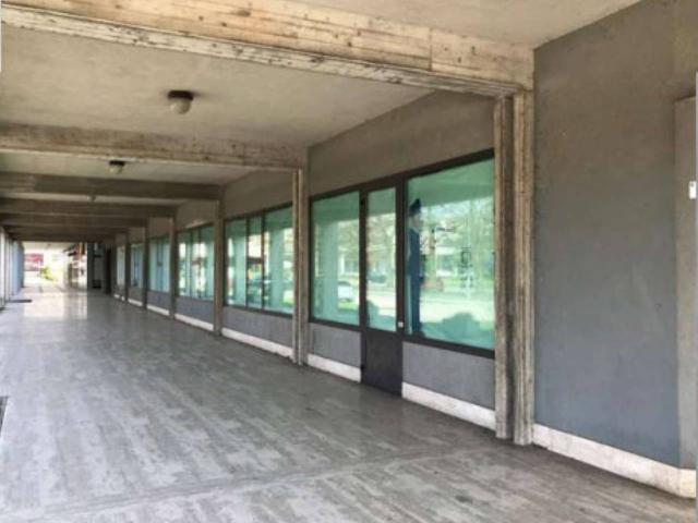 Locale Commerciale in vendita a Alte Ceccato, Montecchio Maggiore