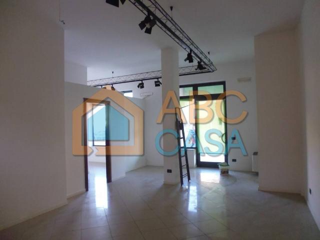 Locale Commerciale in vendita a Alte Ceccato, Montecchio Maggiore