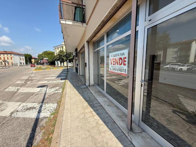 Locale Commerciale in vendita a Montecchio Maggiore, Veneto
