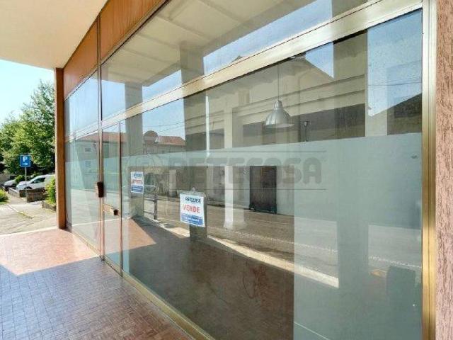 Locale Commerciale in vendita a Alte Ceccato, Montecchio Maggiore