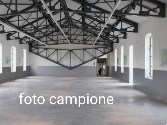 Locale Commerciale in vendita a Alte Ceccato, Montecchio Maggiore