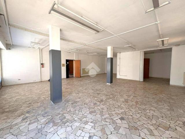 Locale Commerciale in vendita a Alte Ceccato, Montecchio Maggiore