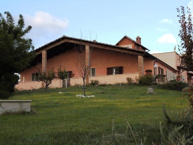 Locale Commerciale in vendita a San Martino, Montecchio