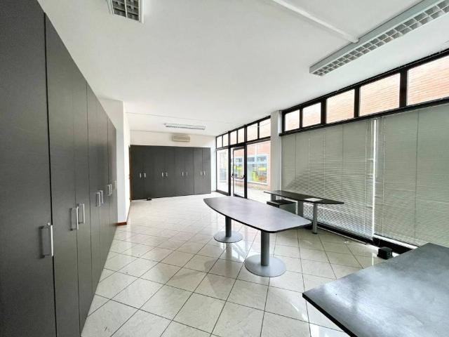 Locale Commerciale in vendita a Montechiarugolo, Reggio Emilia