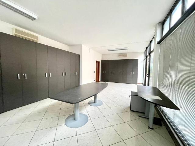 Locale Commerciale in vendita a Montechiarugolo, Reggio Emilia