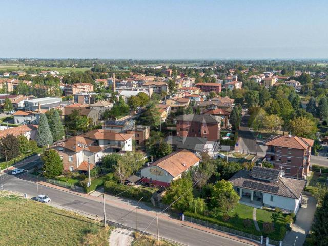 Locale Commerciale in vendita a Basilicanova, Montechiarugolo