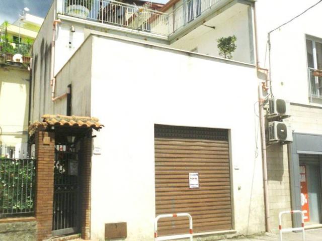 Locale Commerciale in vendita a Votraci, Montecorvino