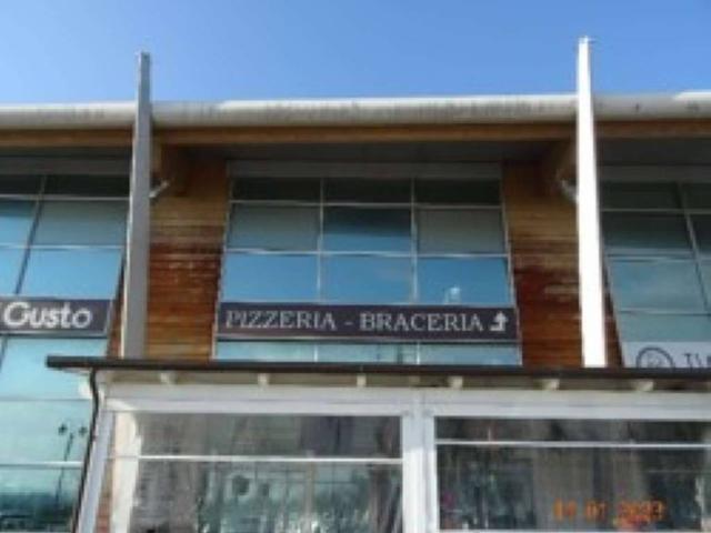 Locale Commerciale in vendita a Marche, Macerata