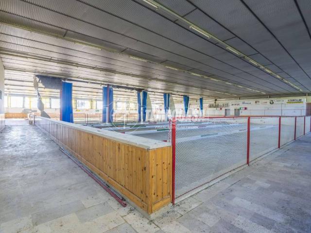 Locale Commerciale in vendita a Marche, Macerata