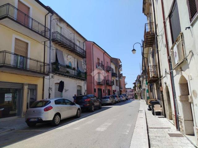 Locale Commerciale in vendita a Montefalcione, Campania