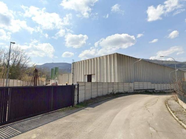 Locale Commerciale in vendita a Montefalcone Nel Sannio, Molise