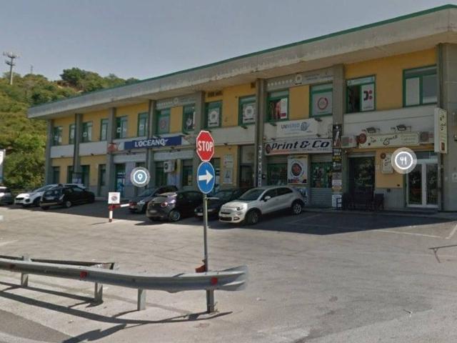 Locale Commerciale in vendita a Monteforte Irpino, Campania