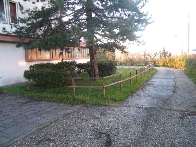 Locale Commerciale in vendita a Montegalda, Veneto