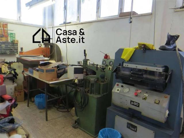 Locale Commerciale in vendita a Marche, Fermo