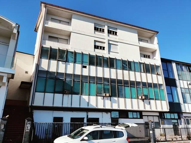 Locale Commerciale in vendita a Marche, Fermo
