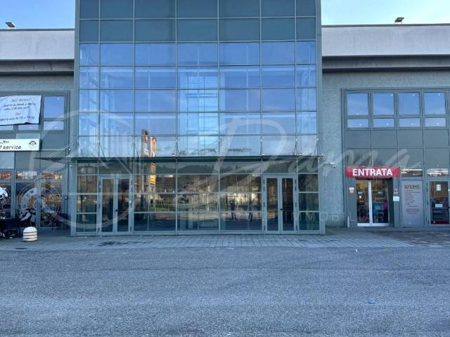 Locale Commerciale in vendita a Piemonte, Asti