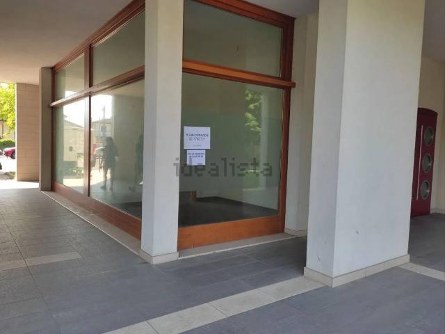 Locale Commerciale in vendita a Montegrotto Terme, Veneto