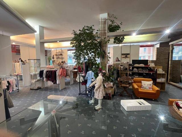 Locale Commerciale in vendita a Turri, Montegrotto Terme