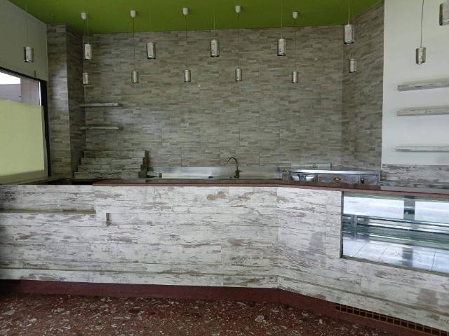 Locale Commerciale in vendita a Turri, Montegrotto Terme