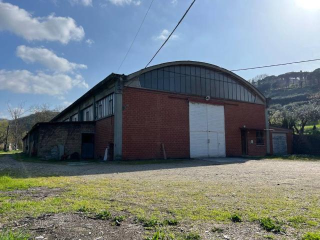 Locale Commerciale in vendita a Marche, Pesaro E Urbino