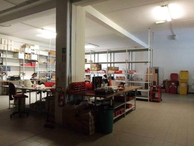 Locale Commerciale in vendita a Castello, Marche