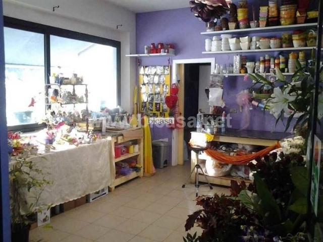 Locale Commerciale in vendita a Castello, Marche