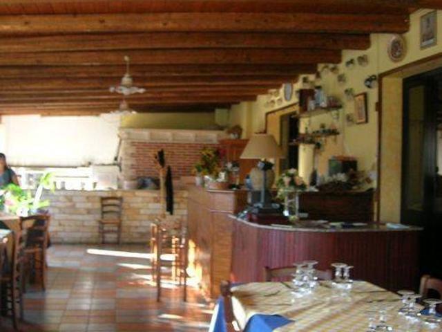 Locale Commerciale in vendita a Montelepre, Sicilia