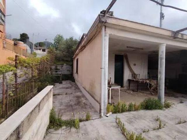 Locale Commerciale in vendita a Montelepre, Sicilia