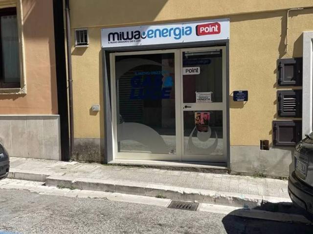 Locale Commerciale in vendita a Montella, Campania