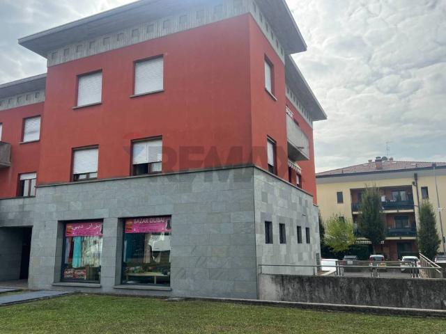Locale Commerciale in vendita a Montello, Lombardia