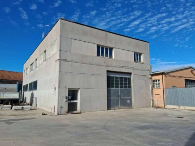 Locale Commerciale in vendita a Marche, Ancona