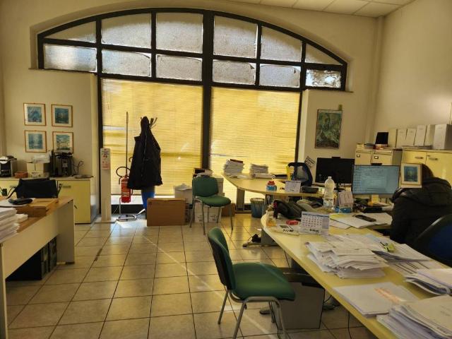 Locale Commerciale in vendita a Marche, Ancona