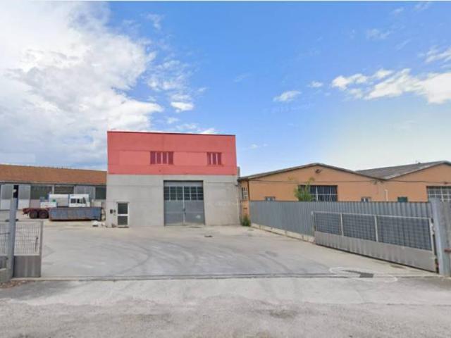 Locale Commerciale in vendita a Marche, Ancona