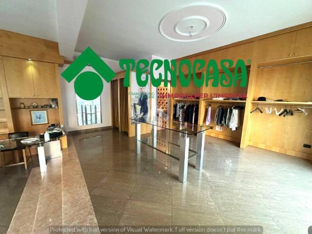 Locale Commerciale in vendita a Prata Principato Ultra, Campania