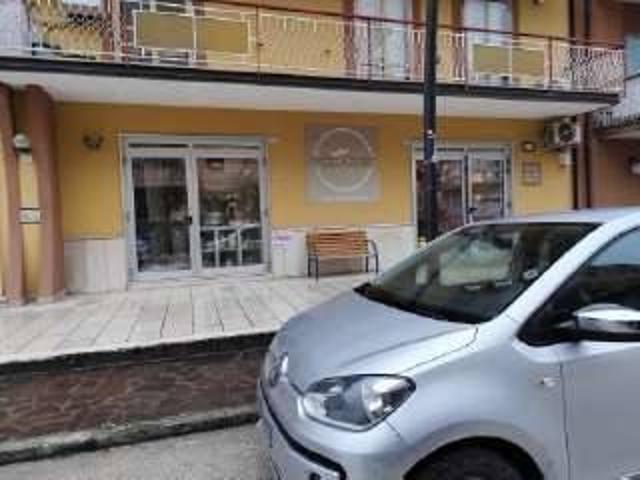 Locale Commerciale in vendita a Montaperto, Prata Principato Ultra