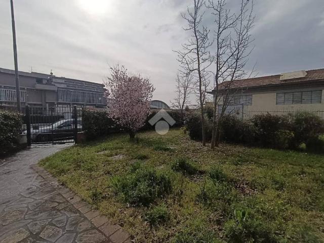 Locale Commerciale in vendita a Oste, Montemurlo