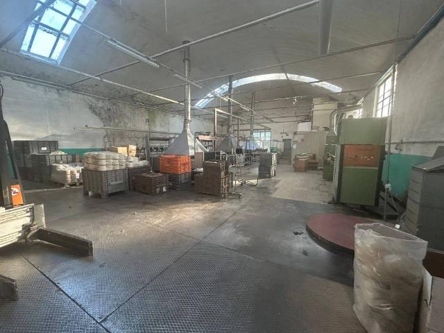 Locale Commerciale in vendita a Bagnolo, Montemurlo
