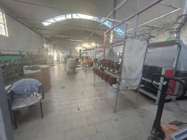 Locale Commerciale in vendita a Bagnolo, Montemurlo