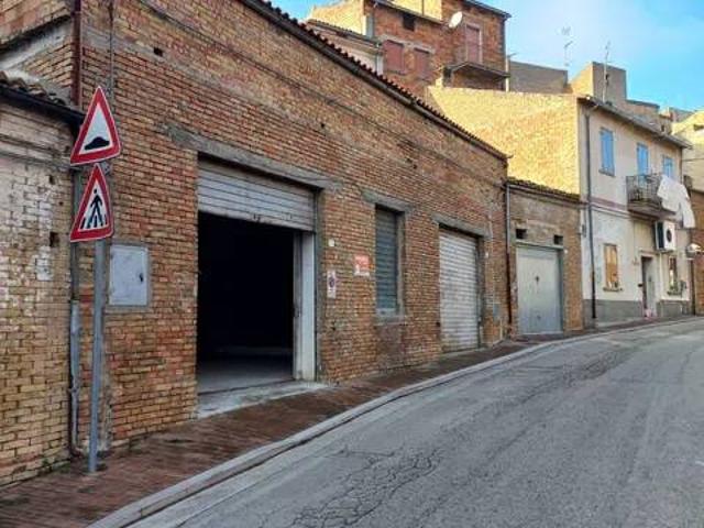 Locale Commerciale in vendita a Monteodorisio, Abruzzo
